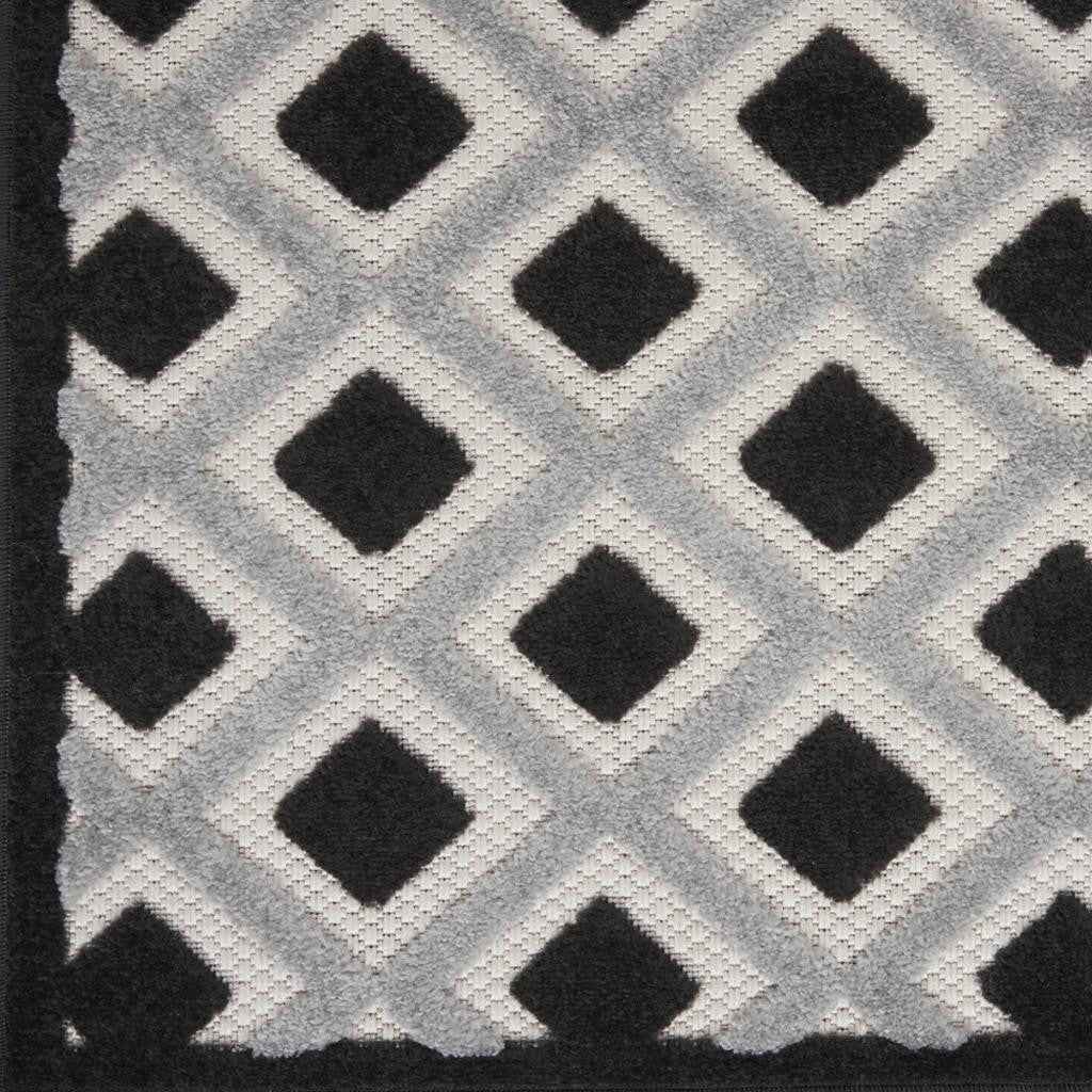 8' X 11' Black And White Indoor Outdoor Area Rug