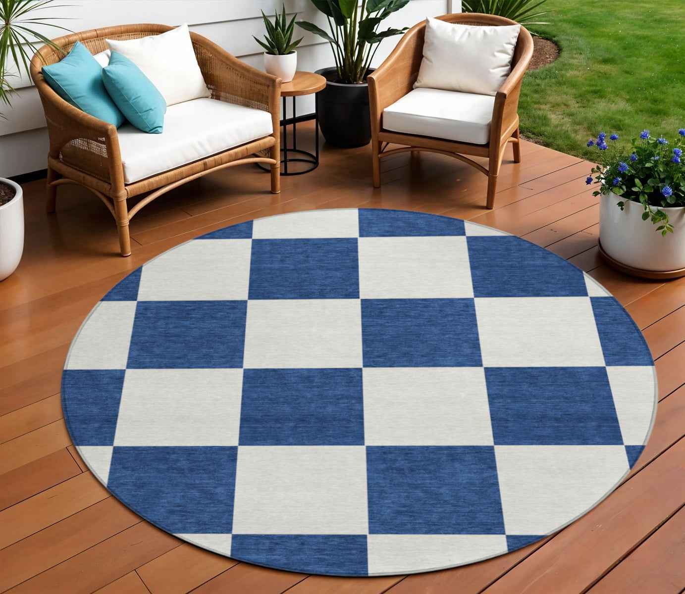 8' Navy Blue And Ivory Round Geometric Washable Indoor Outdoor Area Rug