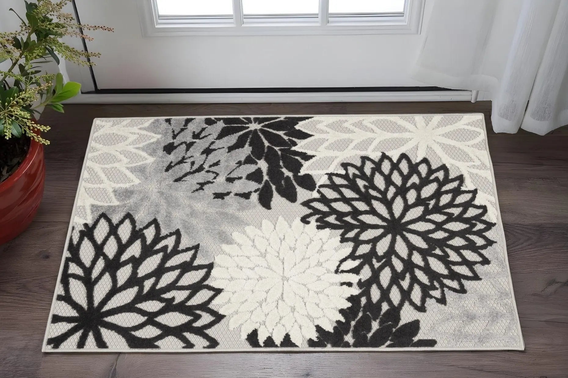 3' X 4' Black And White Indoor Outdoor Area Rug Homeroots Outdoor