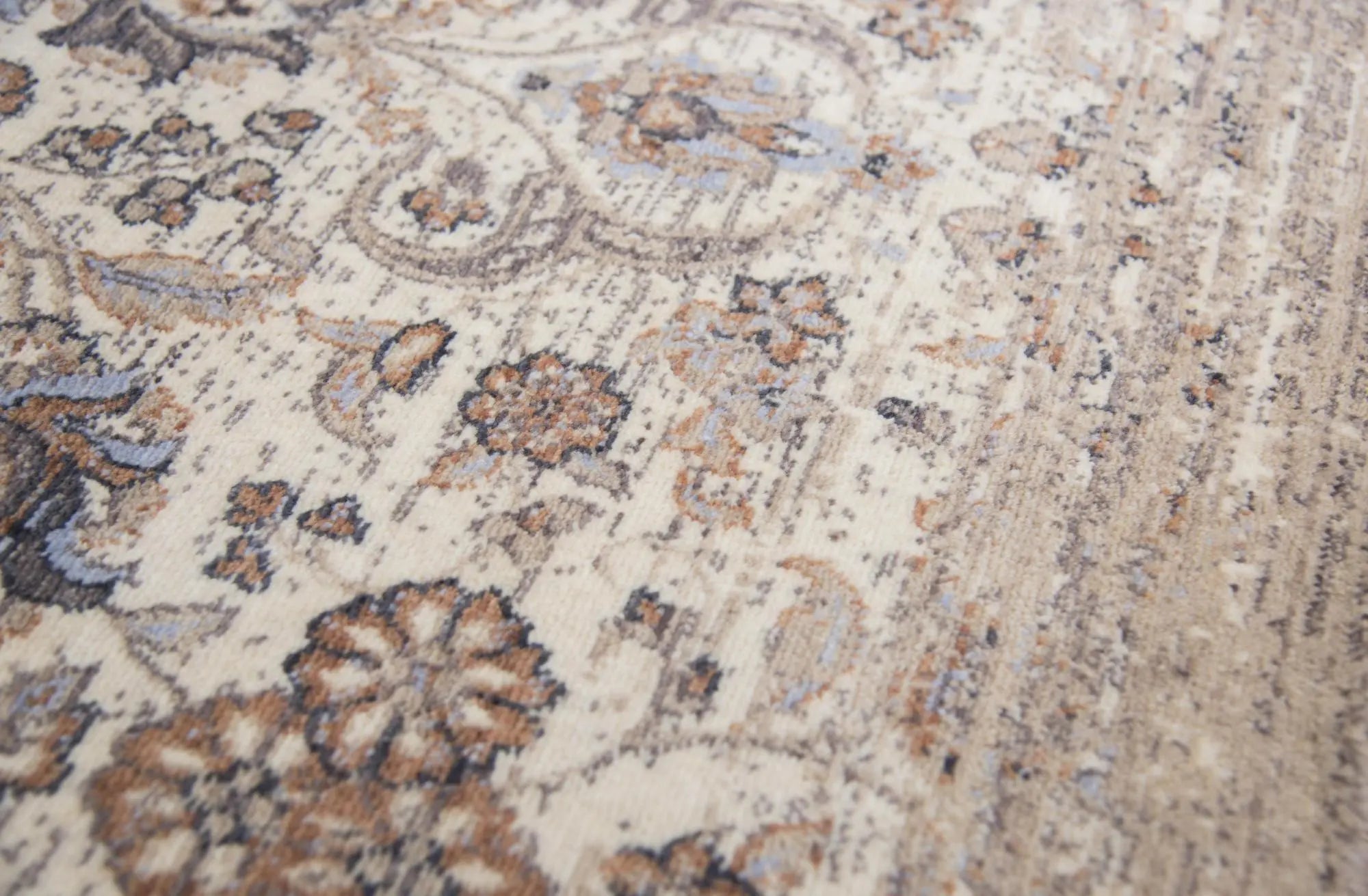 3' X 5' Beige And Natural New Zealand Lambs Wool Medallion Hand Carved Handmade Area Rug Homeroots Home Decor