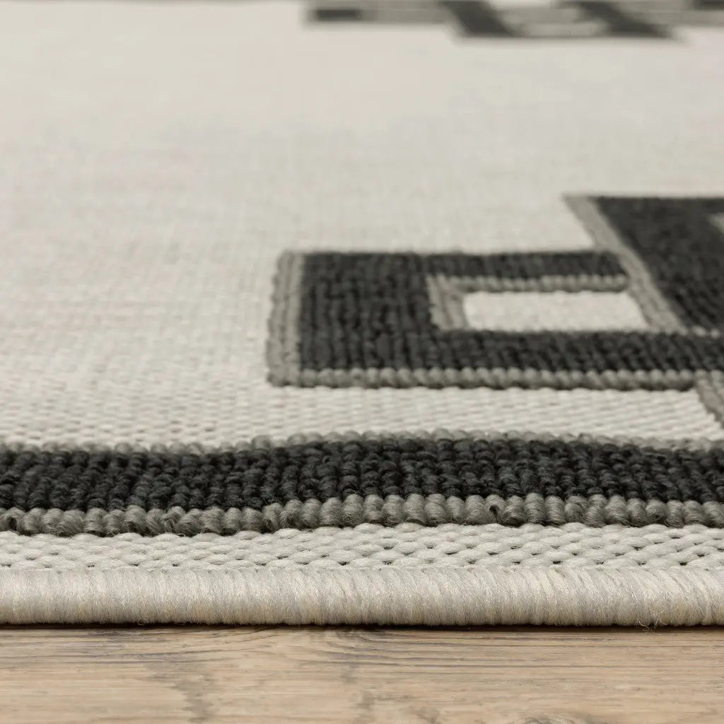 3' X 5' Beige and Black Stain Resistant Indoor Outdoor Area Rug Homeroots Outdoor