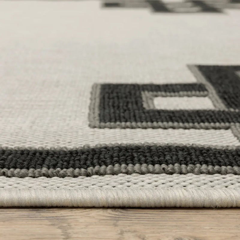 3' X 5' Beige and Black Stain Resistant Indoor Outdoor Area Rug Homeroots Outdoor
