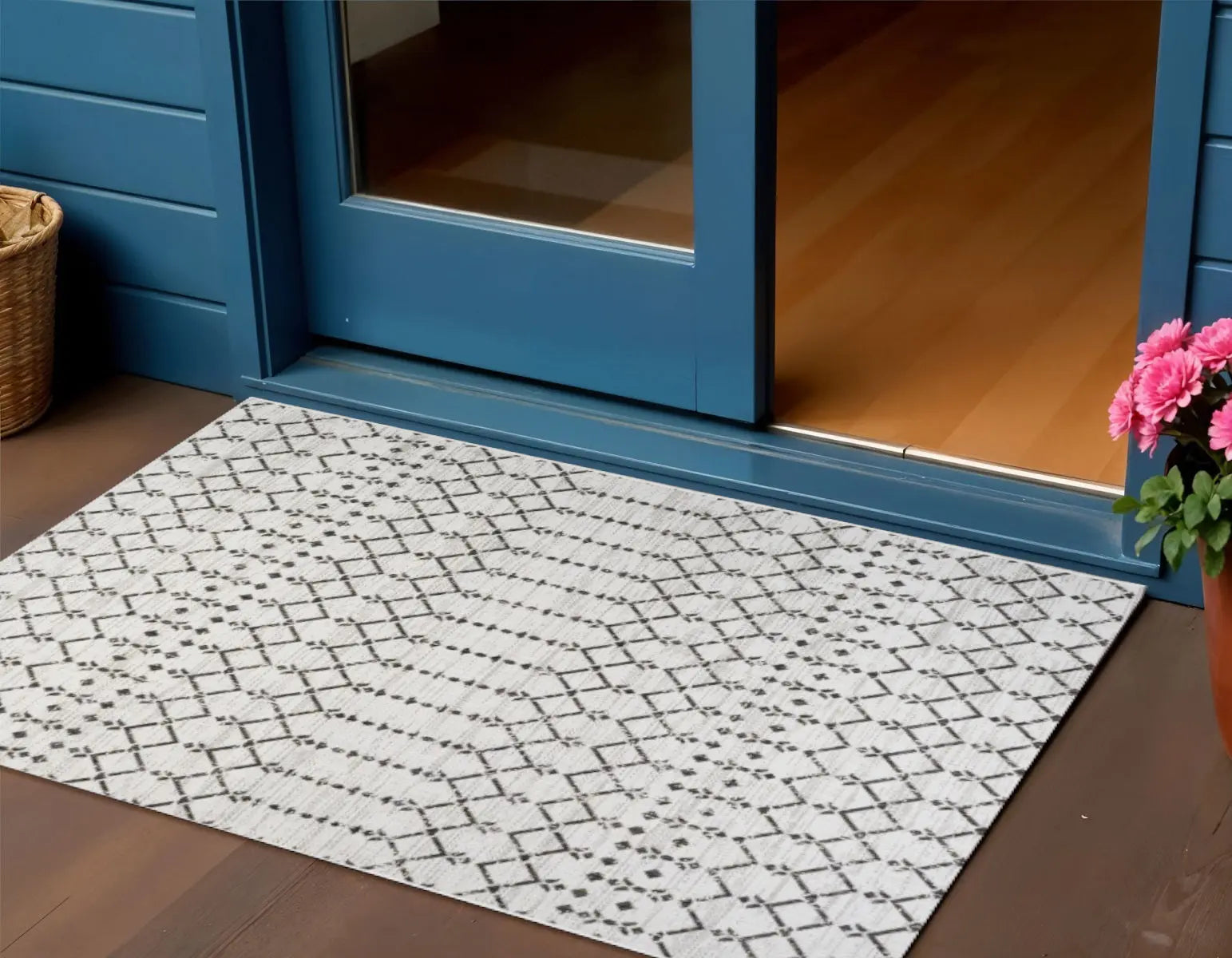 3' X 5' Cream And Black Trellis Indoor Outdoor Area Rug Homeroots Outdoor