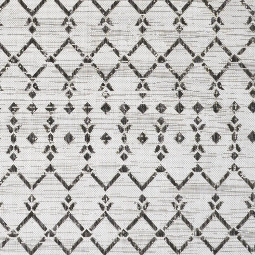 3' X 5' Cream And Black Trellis Indoor Outdoor Area Rug Homeroots Outdoor