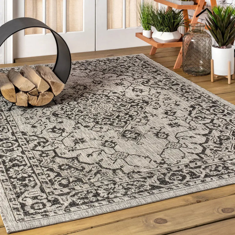 3' X 5' Gray And Black Medallion Indoor Outdoor Area Rug Homeroots Outdoor