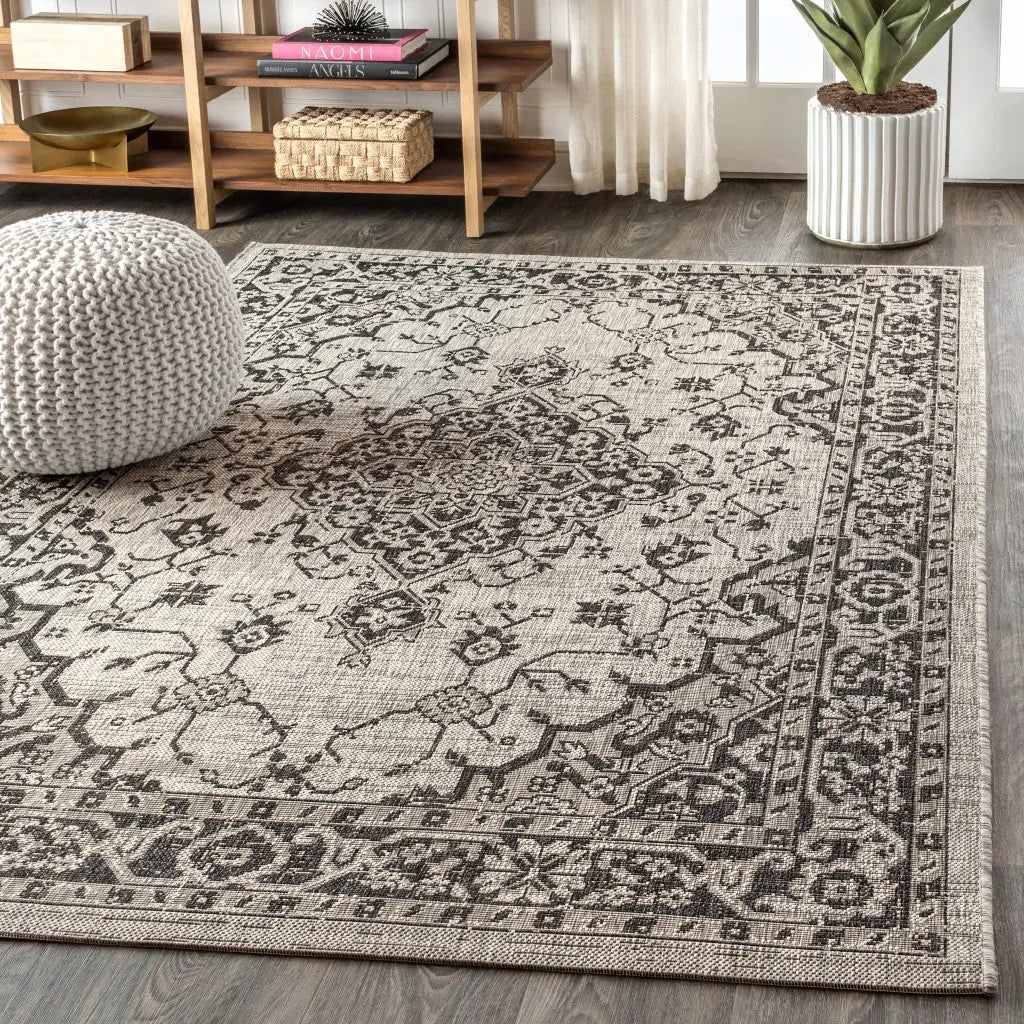 3' X 5' Gray And Black Medallion Indoor Outdoor Area Rug Homeroots Outdoor