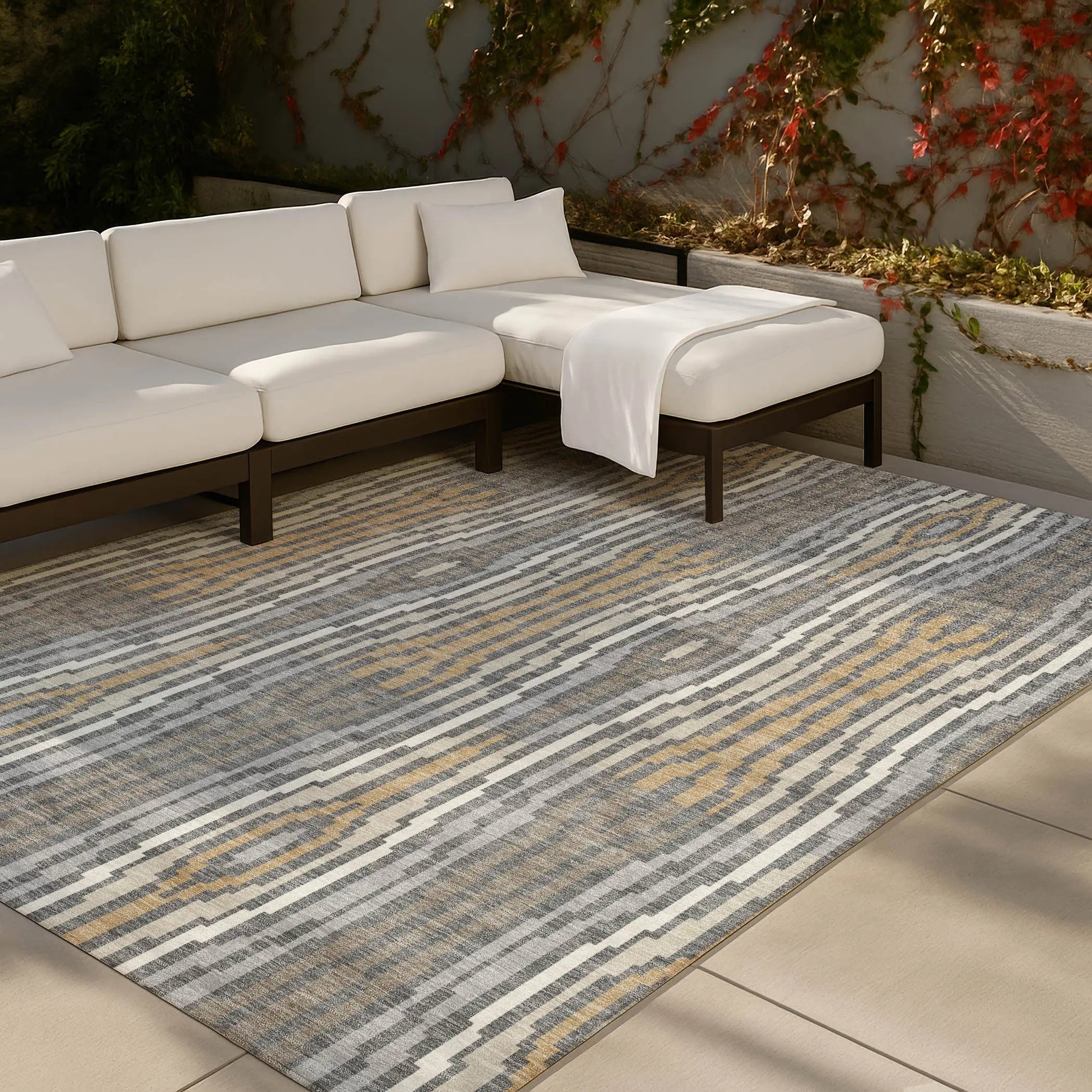 3' X 5' Gray And Ivory Abstract Washable Indoor Outdoor Area Rug Homeroots Outdoor