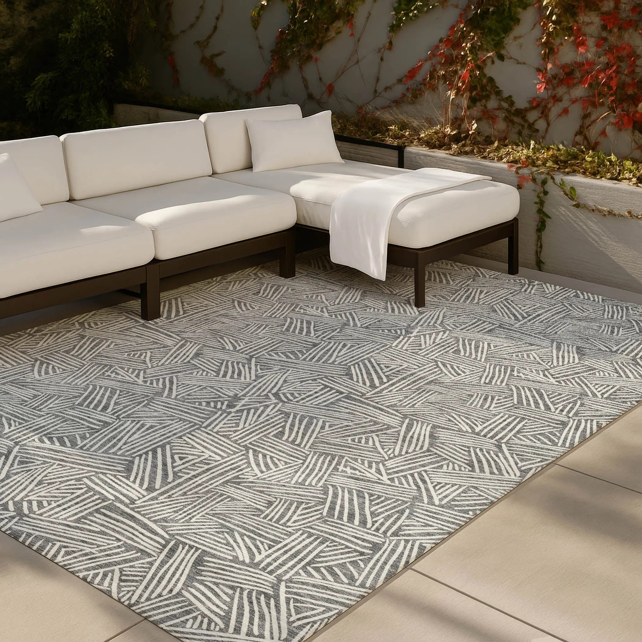 3' X 5' Gray And Ivory Geometric Washable Indoor Outdoor Area Rug Homeroots Outdoor