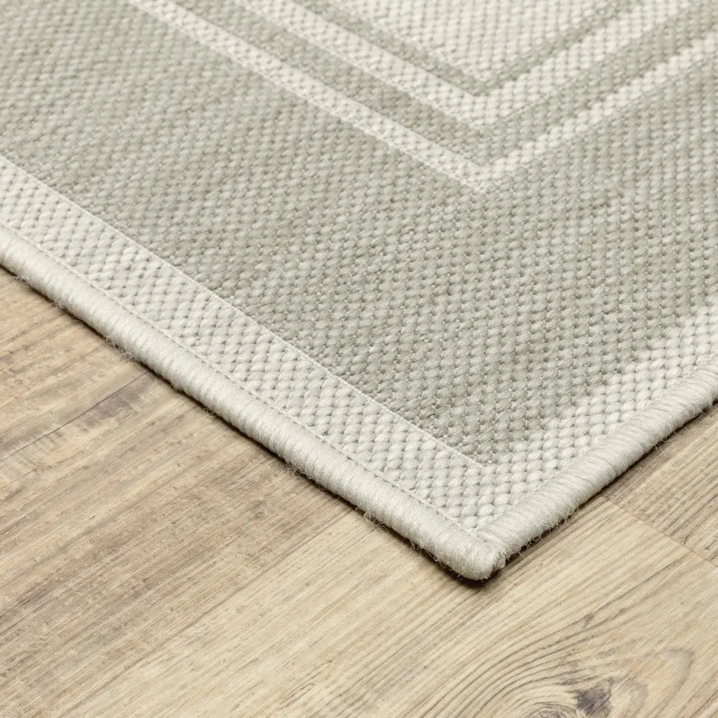 3' X 5' Gray And Ivory Indoor Outdoor Area Rug Homeroots Outdoor