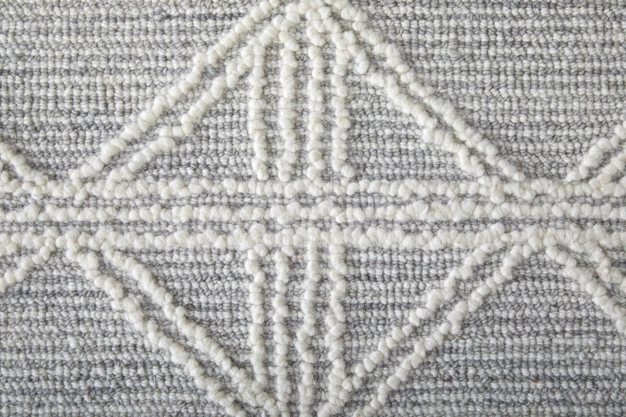 3' X 5' Gray And Ivory Wool Geometric Hand Tufted Area Rug Homeroots Home Decor
