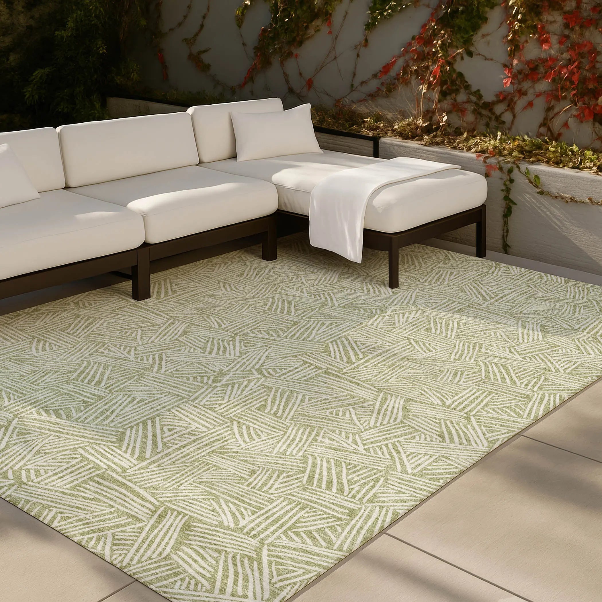 3' X 5' Green And Ivory Geometric Washable Indoor Outdoor Area Rug Homeroots Outdoor