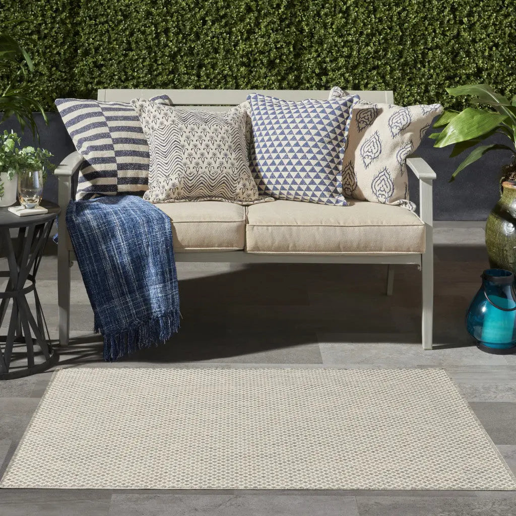 3' X 5' Ivory And Silver Geometric Indoor Outdoor Area Rug - GreatEagleInc
