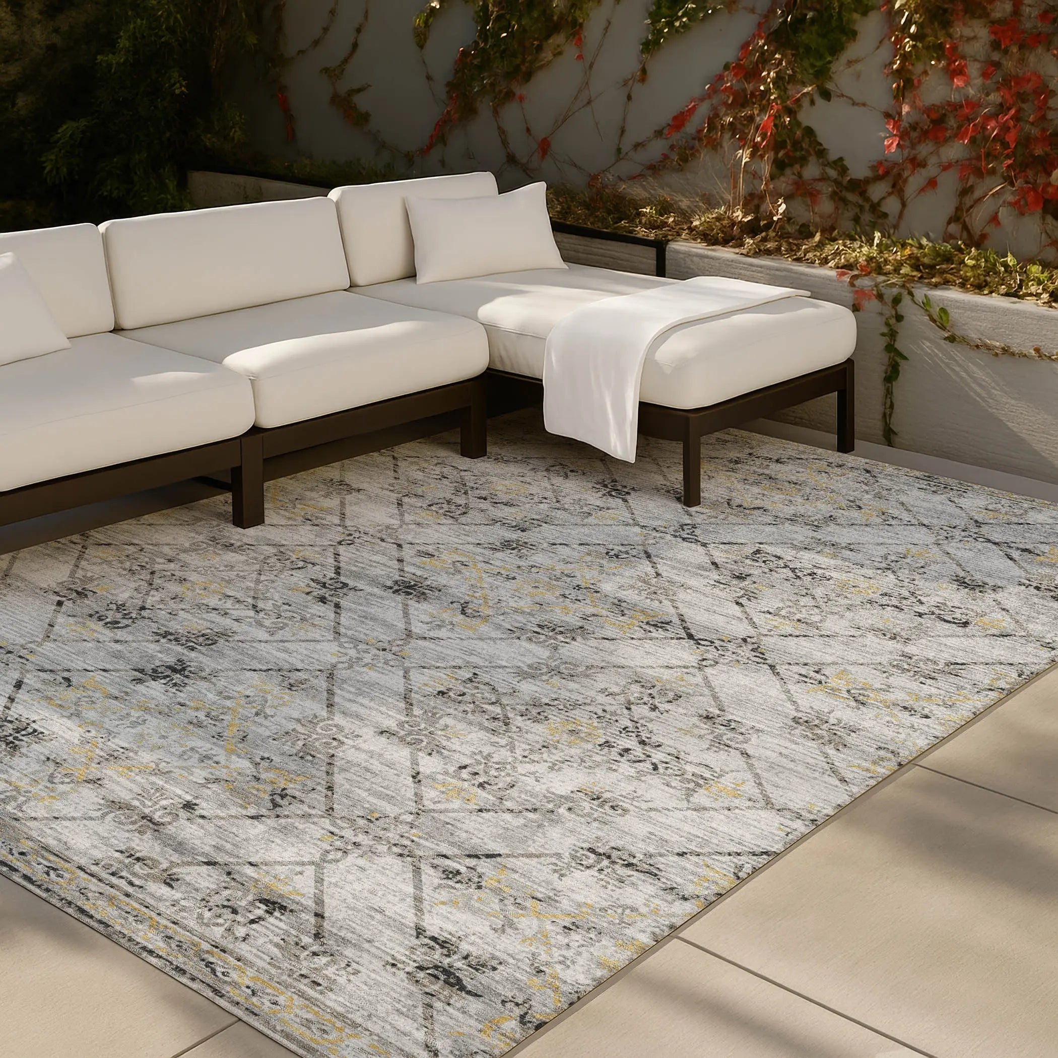 3' X 5' Silver And Ivory Geometric Washable Indoor Outdoor Area Rug Homeroots Outdoor