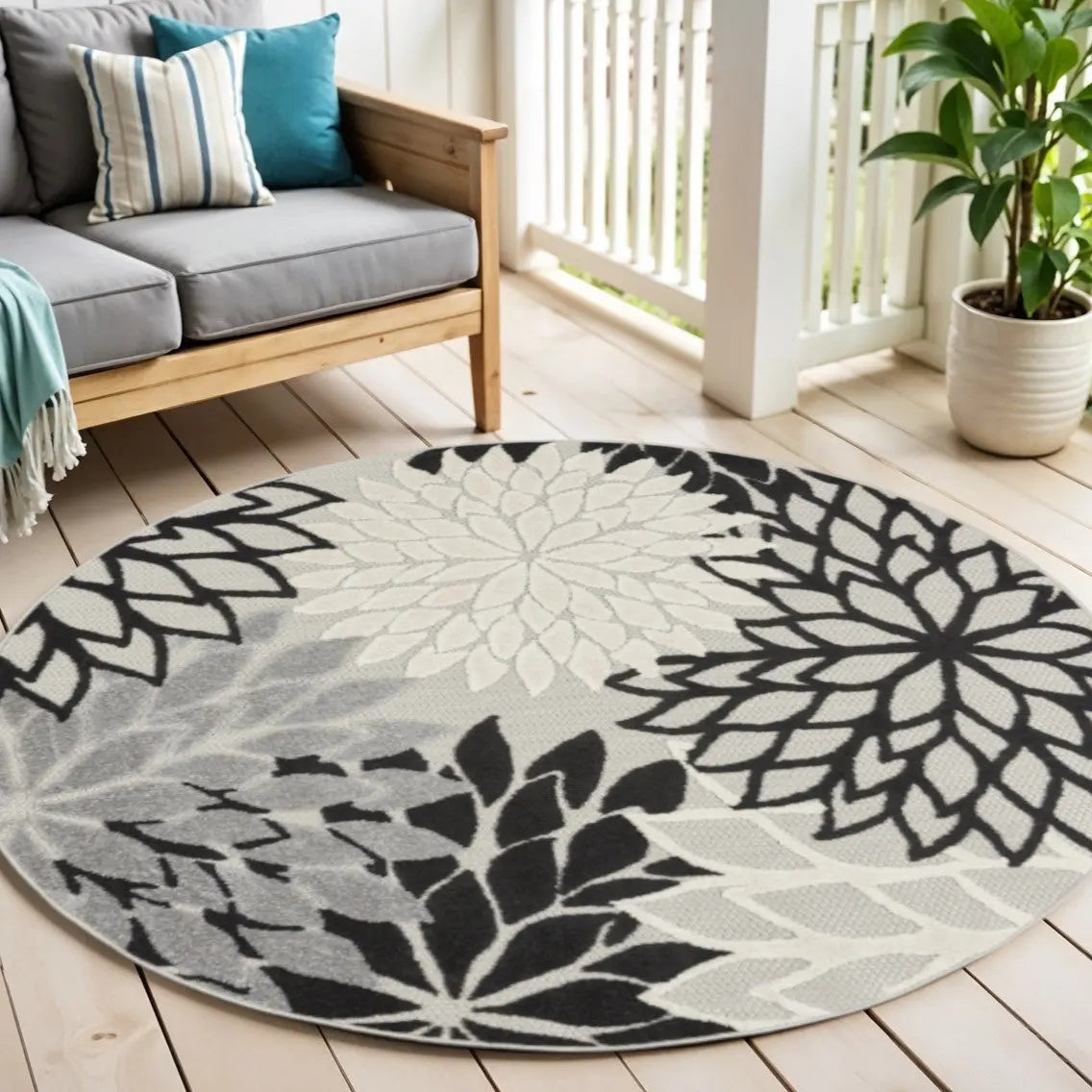 4' Black And White Round Floral Indoor Outdoor Area Rug Homeroots Outdoor
