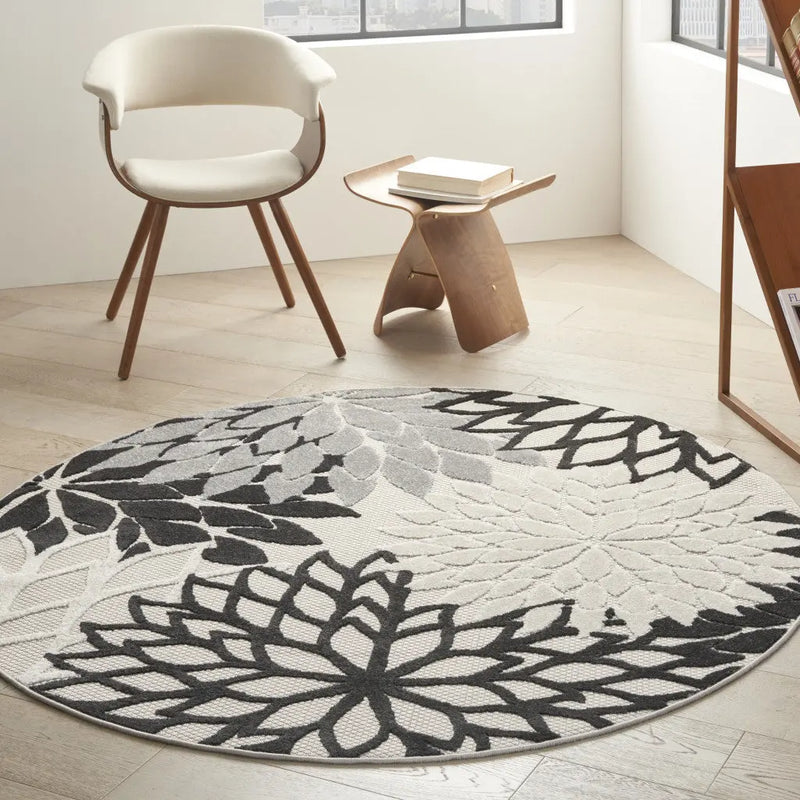 4' Black And White Round Floral Indoor Outdoor Area Rug Homeroots Outdoor