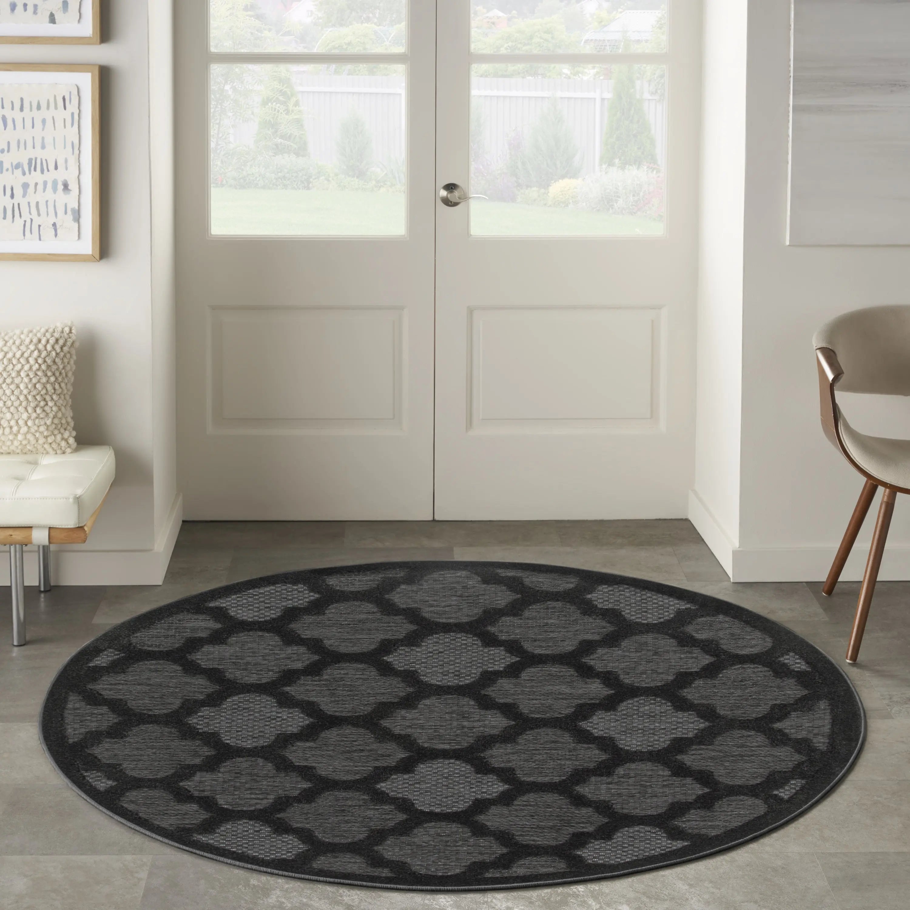 4' Charcoal And Black Round Trellis Indoor Outdoor Area Rug Homeroots Outdoor