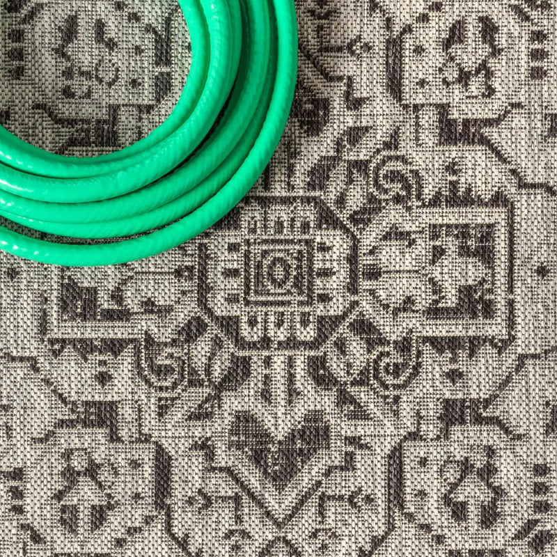 4' Gray And Black Square Medallion Indoor Outdoor Area Rug Homeroots Outdoor
