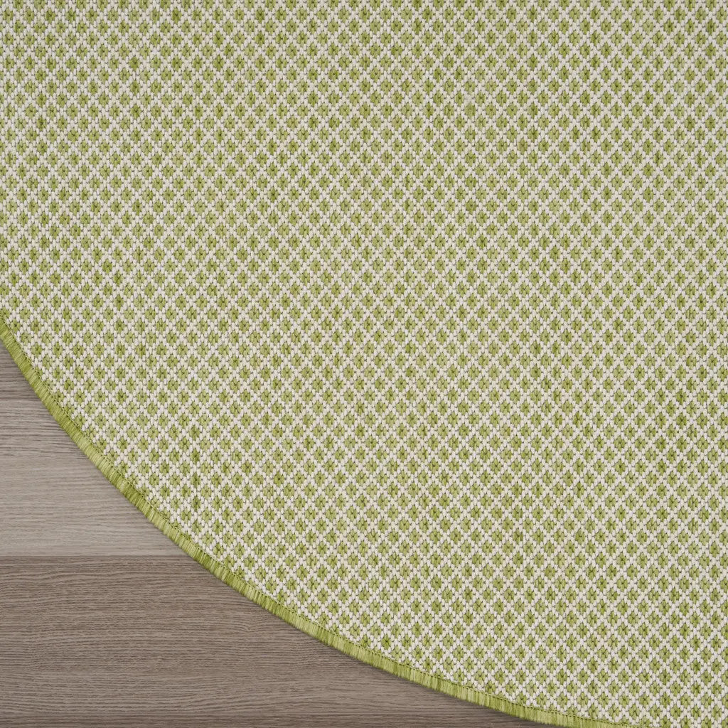 4' Ivory And Green Round Geometric Indoor Outdoor Area Rug Homeroots Outdoor
