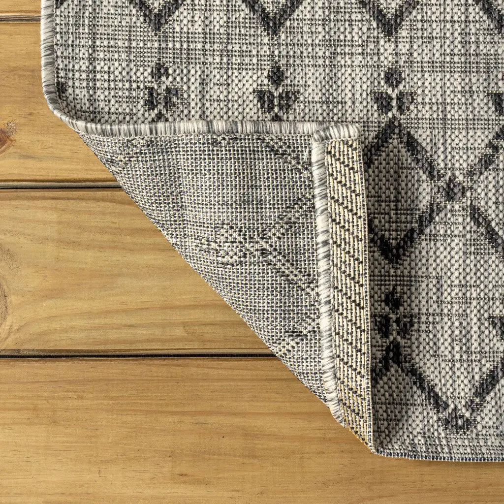 4' Light Gray And Black Square Trellis Indoor Outdoor Area Rug Homeroots Outdoor