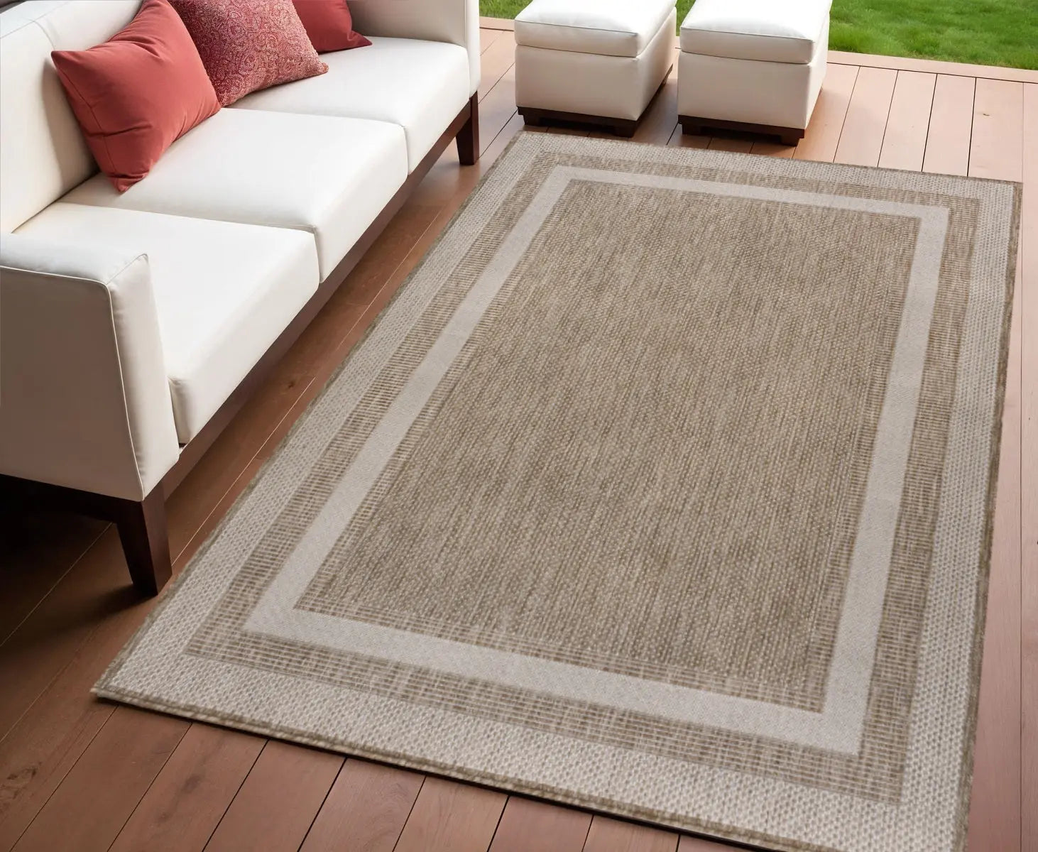 4' X 6' Beige And Cream Indoor Outdoor Area Rug Homeroots Outdoor