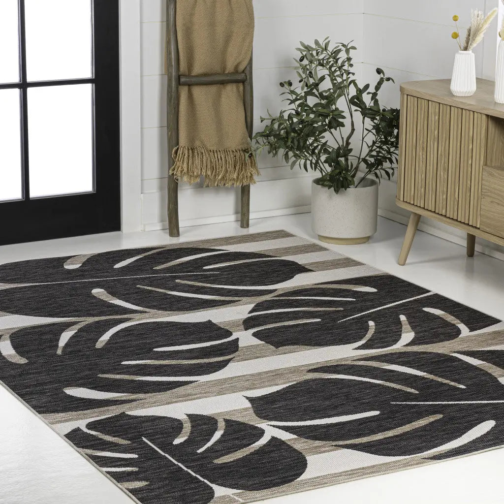 4' X 6' Black And Beige Floral Indoor Outdoor Area Rug Homeroots Outdoor
