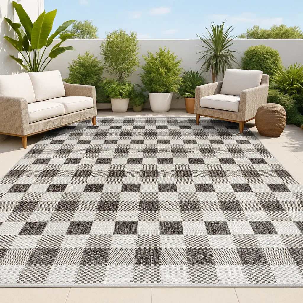 4' X 6' Black And Cream Geometric Indoor Outdoor Area Rug - GreatEagleInc