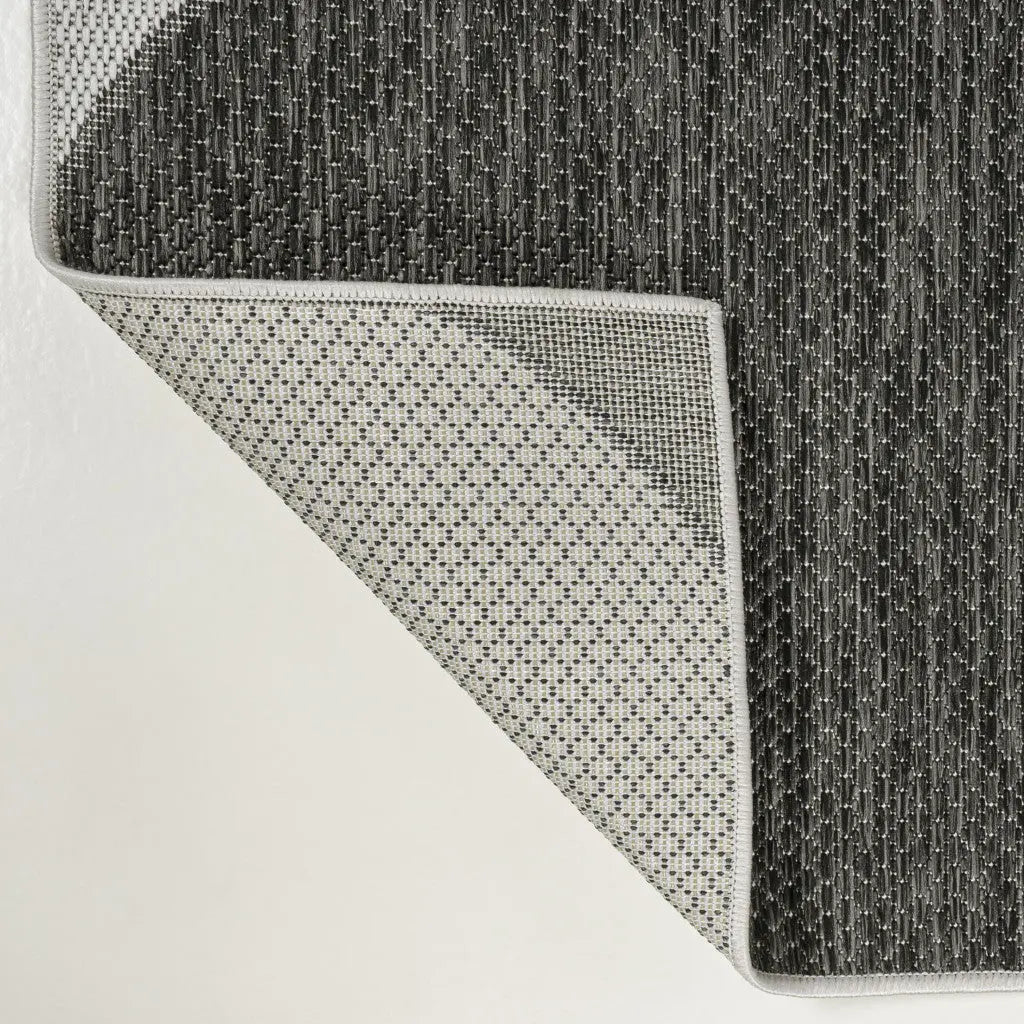 4' X 6' Black And Cream Geometric Indoor Outdoor Area Rug Homeroots Outdoor