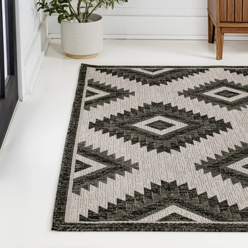 4' X 6' Black And Cream Moroccan Indoor Outdoor Area Rug - GreatEagleInc
