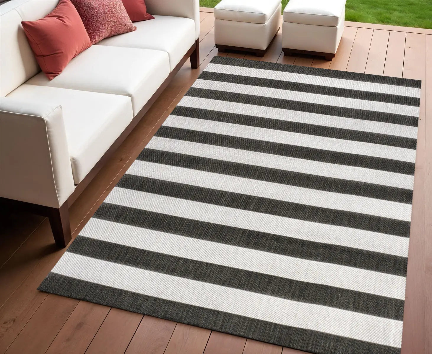 4' X 6' Black And Cream Striped Indoor Outdoor Area Rug Homeroots Outdoor