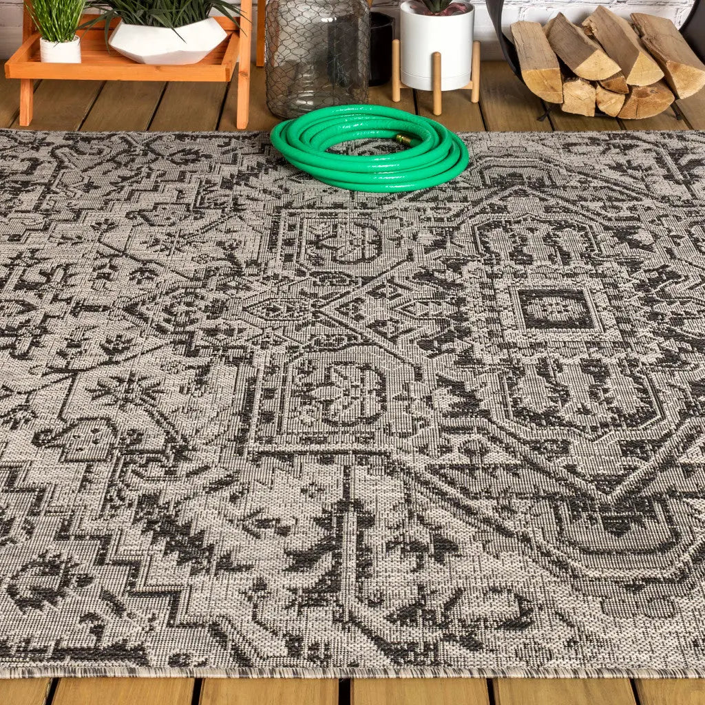 4' X 6' Black And Gray Medallion Indoor Outdoor Area Rug Homeroots Outdoor