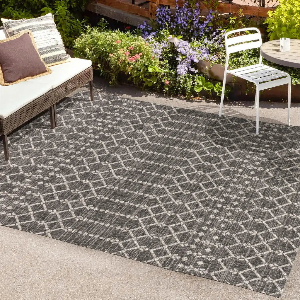 4' X 6' Black And Gray Trellis Indoor Outdoor Area Rug Homeroots Outdoor
