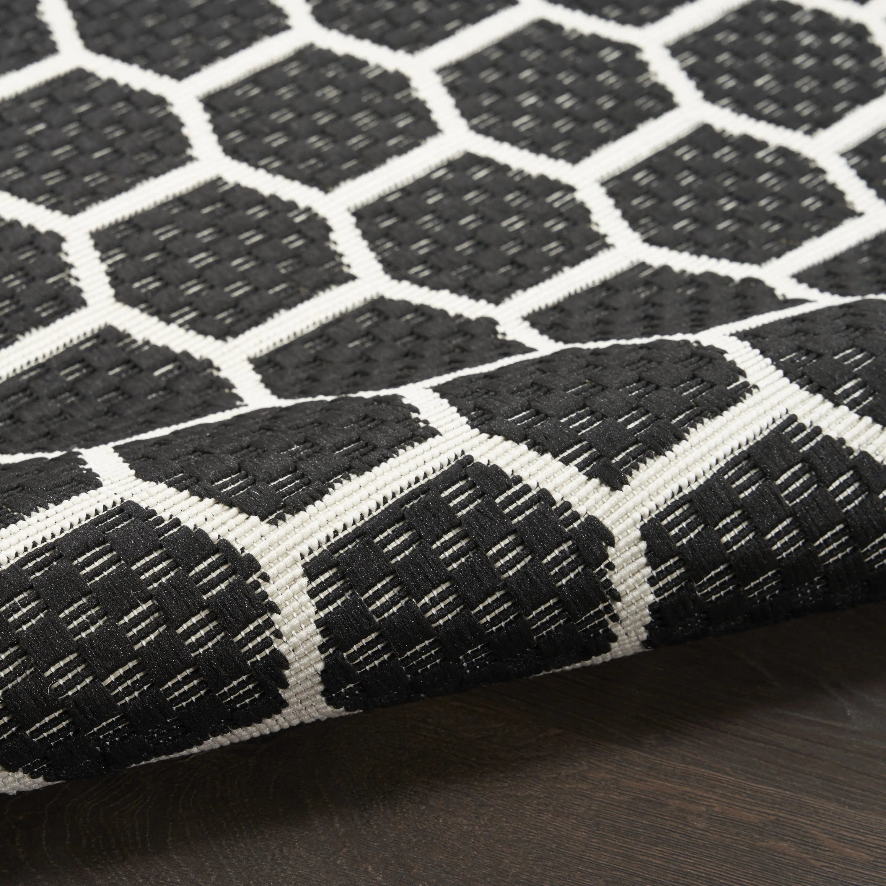 4' X 6' Black And Ivory Geometric Indoor Outdoor Area Rug - GreatEagleInc