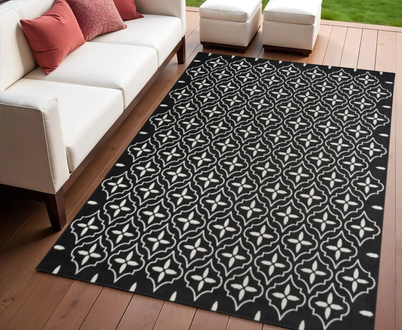 4' X 6' Black And Ivory Geometric Indoor Outdoor Area Rug Homeroots Outdoor