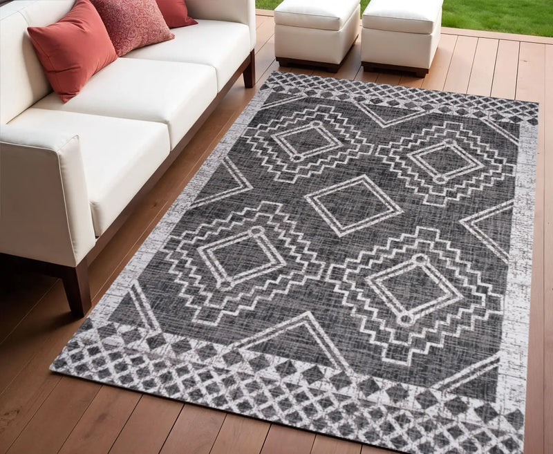 4' X 6' Black And Ivory Moroccan Indoor Outdoor Area Rug Homeroots Outdoor