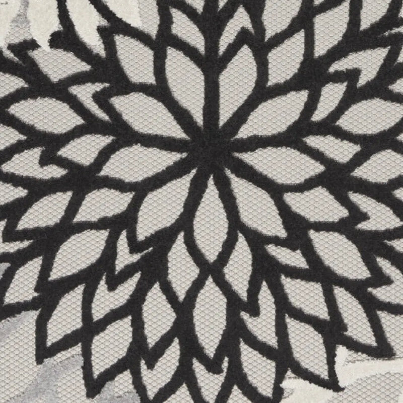 4' X 6' Black And White Floral Indoor Outdoor Area Rug Homeroots Outdoor