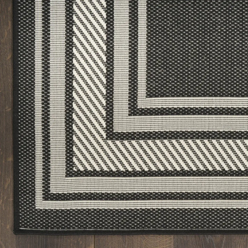 4' X 6' Black Geometric Indoor Outdoor Area Rug Homeroots Outdoor