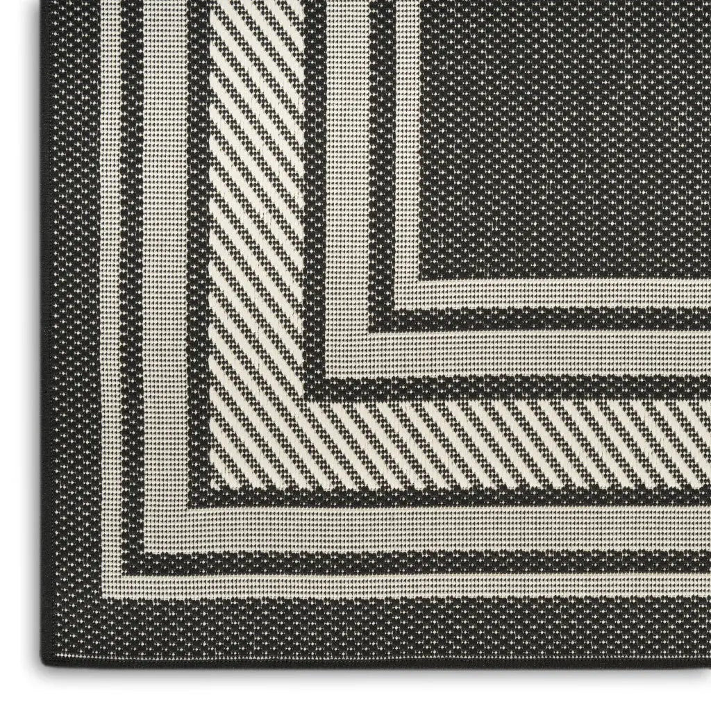 4' X 6' Black Geometric Indoor Outdoor Area Rug Homeroots Outdoor