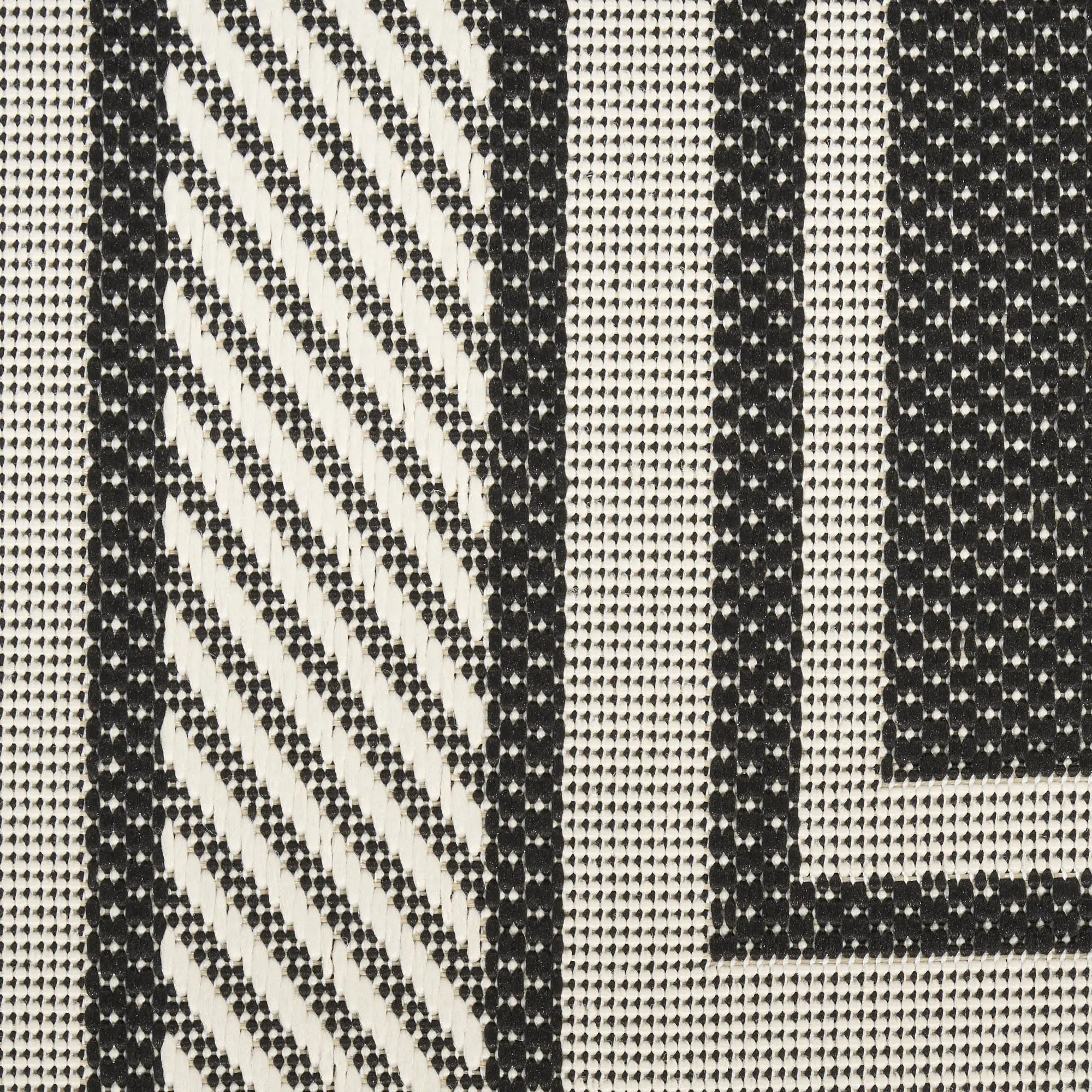 4' X 6' Black Geometric Indoor Outdoor Area Rug Homeroots Outdoor