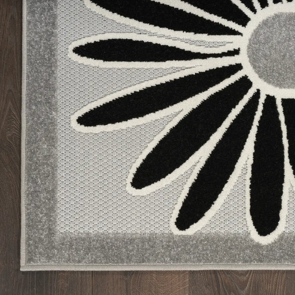 4' X 6' Black White Floral Stain Resistant Non Skid Area Rug Homeroots Outdoor