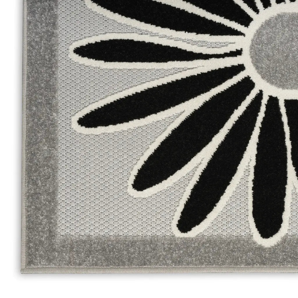 4' X 6' Black White Floral Stain Resistant Non Skid Area Rug Homeroots Outdoor