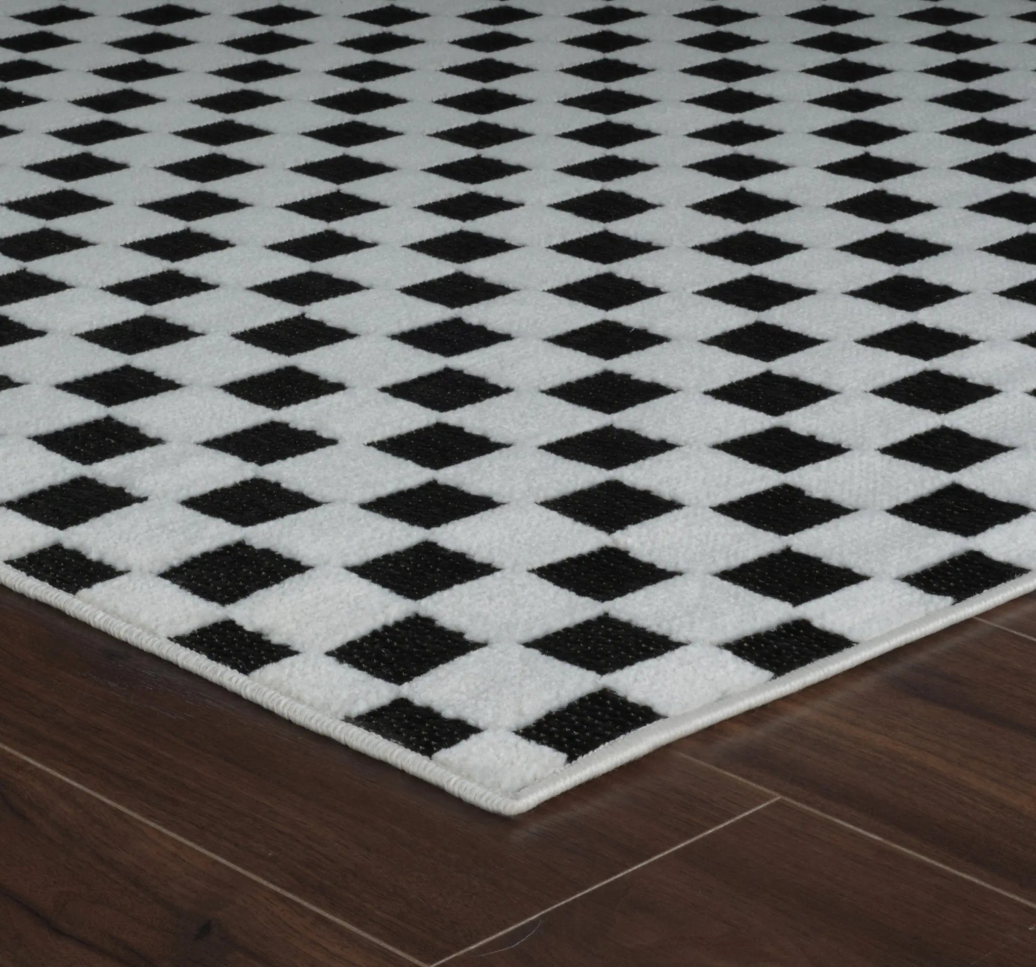 4' X 6' Black and White Geometric Distressed Indoor Outdoor Area Rug Homeroots Outdoor