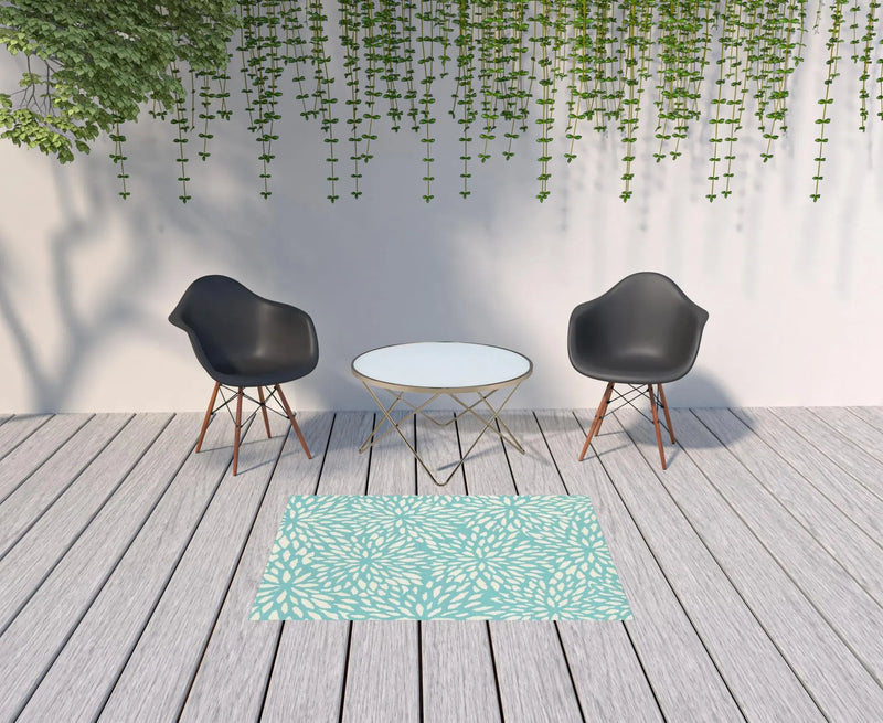 4' X 6' Blue and Ivory Floral Stain Resistant Indoor Outdoor Area Rug Homeroots Outdoor