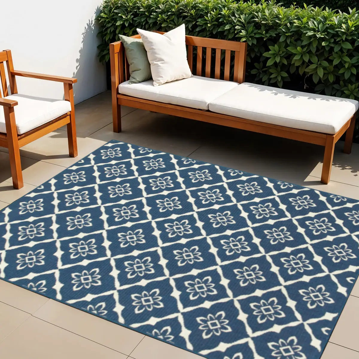 4' X 6' Blue and Ivory Floral Stain Resistant Indoor Outdoor Area Rug Homeroots Outdoor
