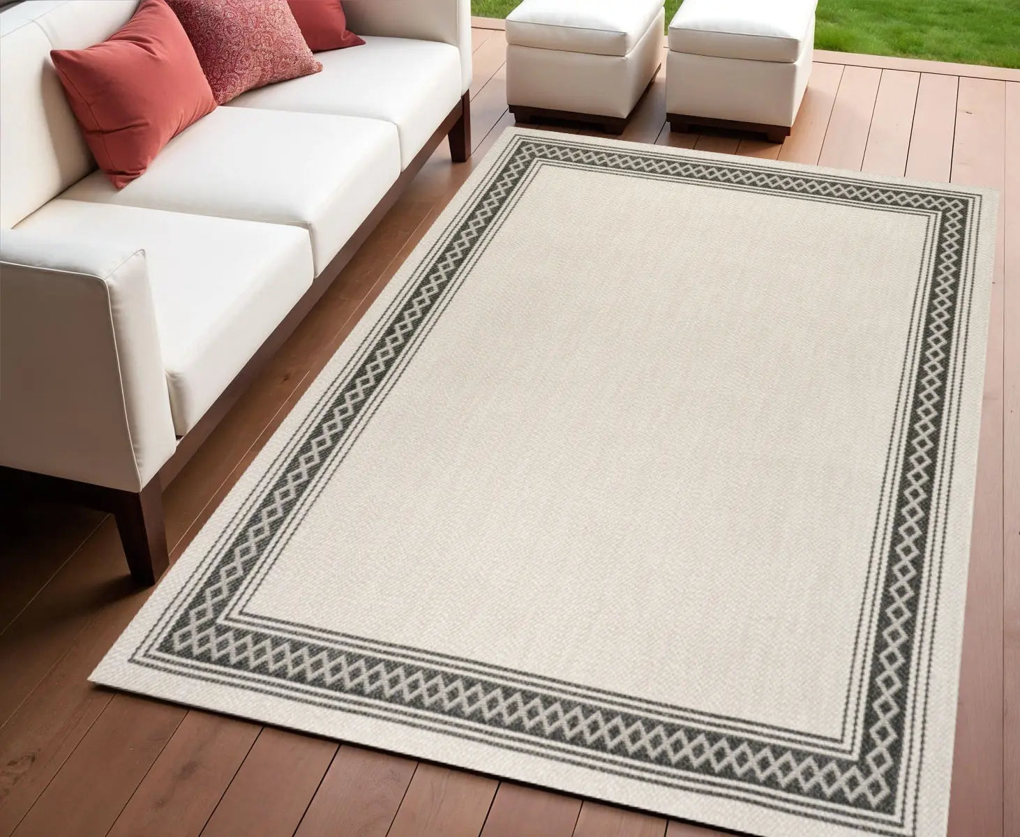 4' X 6' Cream And Black Indoor Outdoor Area Rug Homeroots Outdoor