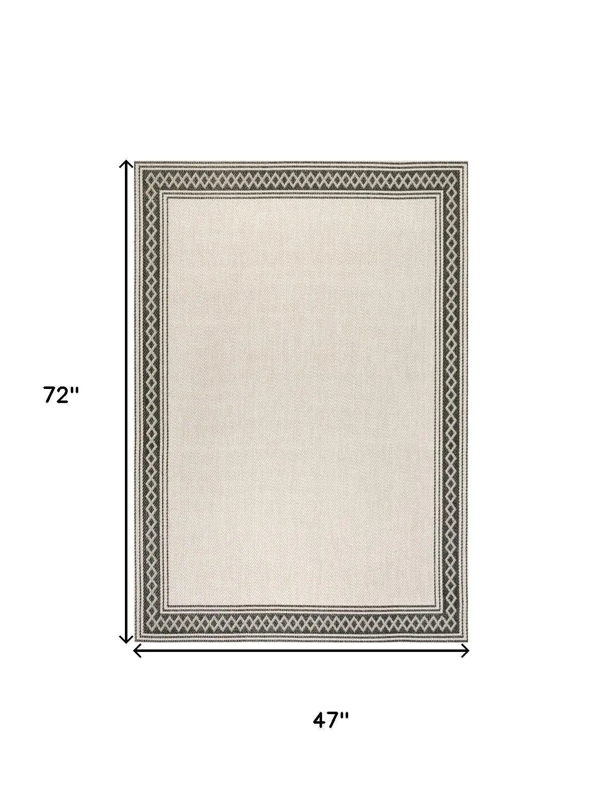 4' X 6' Cream And Black Indoor Outdoor Area Rug Homeroots Outdoor