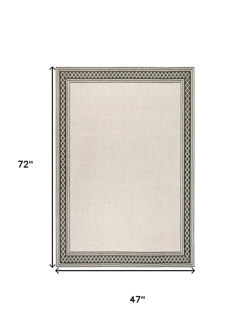 4' X 6' Cream And Black Indoor Outdoor Area Rug Homeroots Outdoor