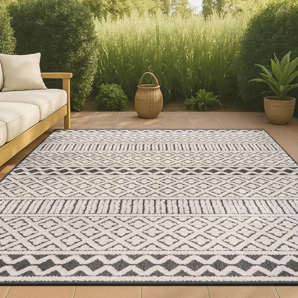 4' X 6' Cream And Black Trellis Indoor Outdoor Area Rug Homeroots Outdoor