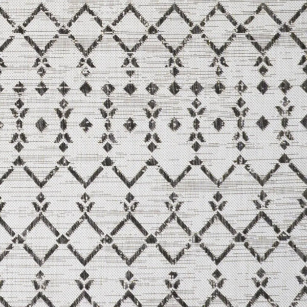 4' X 6' Cream And Black Trellis Indoor Outdoor Area Rug Homeroots Outdoor