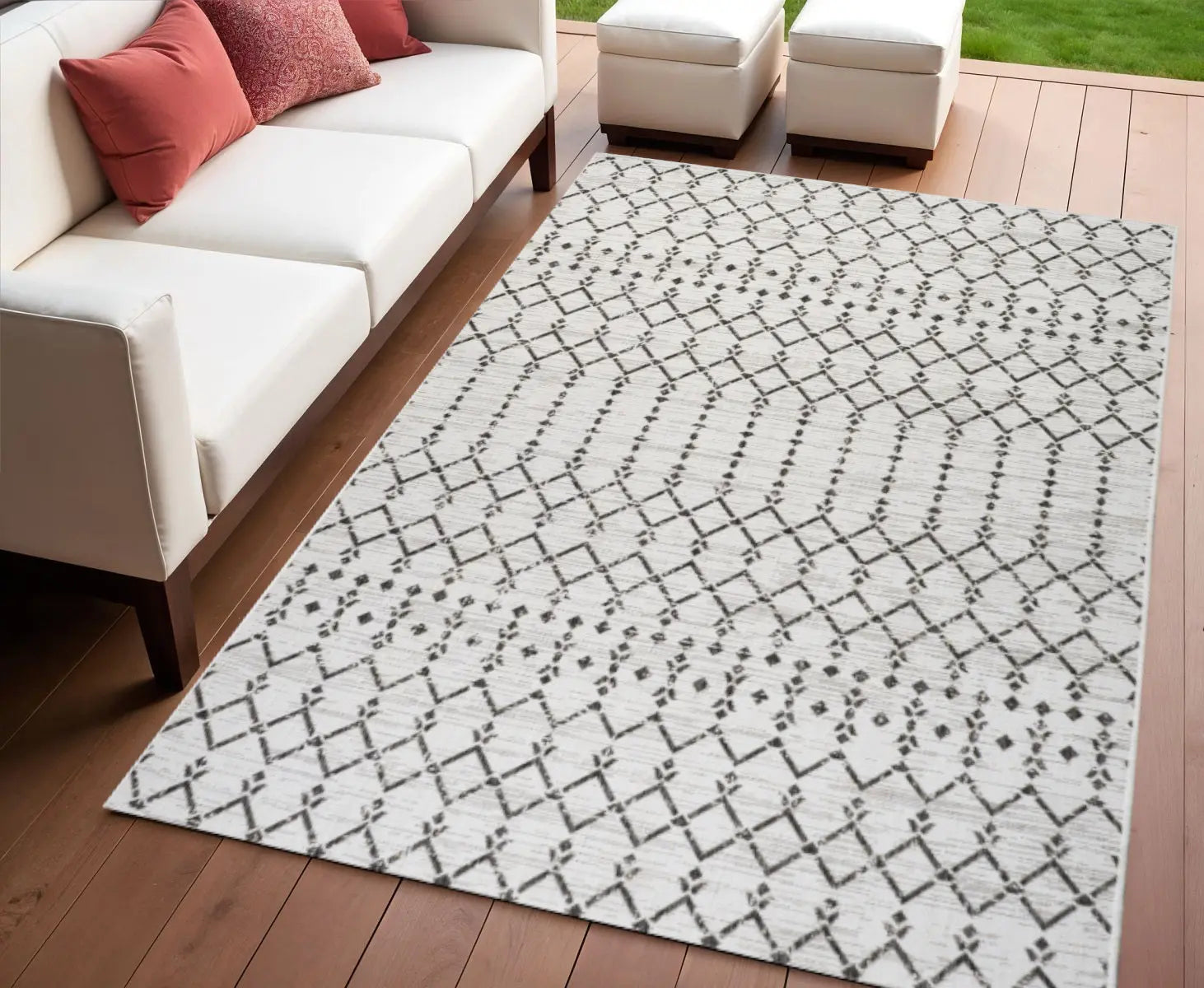 4' X 6' Cream And Black Trellis Indoor Outdoor Area Rug Homeroots Outdoor