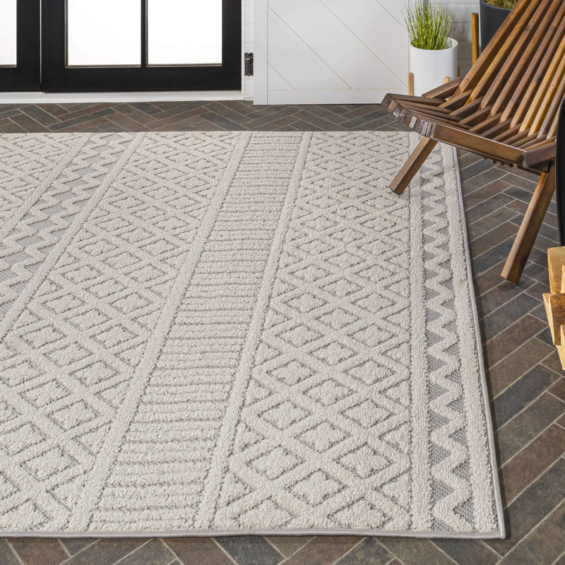 4' X 6' Cream And Gray Trellis Indoor Outdoor Area Rug - GreatEagleInc